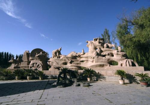 Imagen general del Hotel Jiuquan Zhenhao 6+1 Business. Foto 5