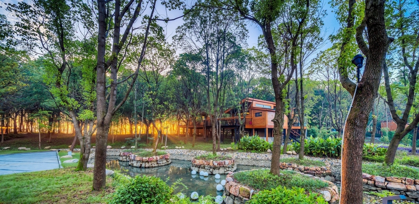 Imagen de los exteriores del Hotel Jiushu Resorts The Forest's Secret. Foto 14