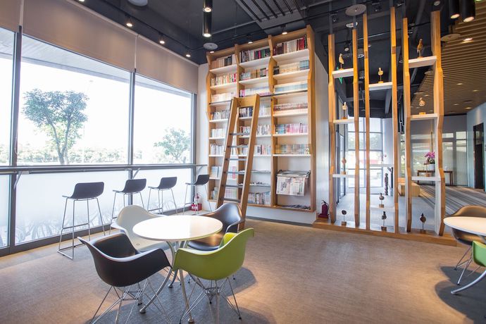 Imagen de los interiores del Hotel Jiuwu. Foto 16