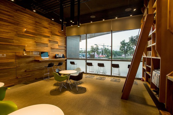 Imagen de los interiores del Hotel Jiuwu. Foto 18