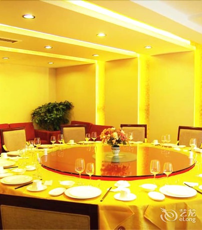 Imagen del bar/restaurante del Hotel Jiuzhaigou Huangpu. Foto 5