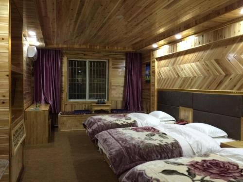 Imagen de la habitación del Hotel Jiuzhaigou Xin Tao Ge Tibetan Inn. Foto 6