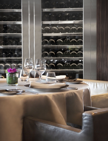 Imagen del bar/restaurante del Hotel Jiva Hill Resort - Genève. Foto 9