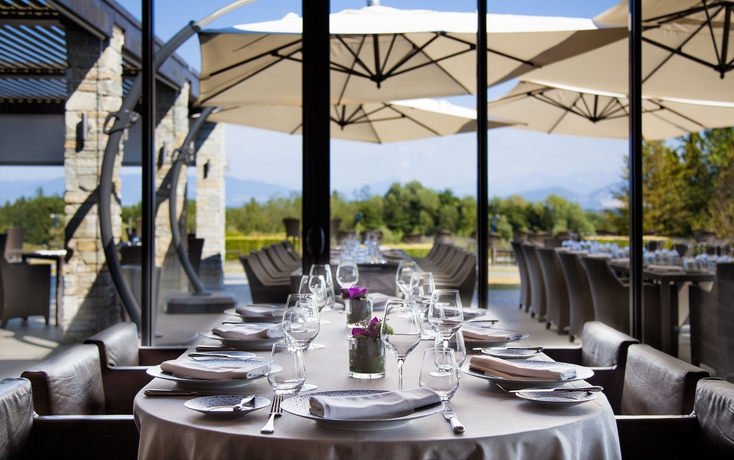 Imagen del bar/restaurante del Hotel Jiva Hill Resort - Genève. Foto 10