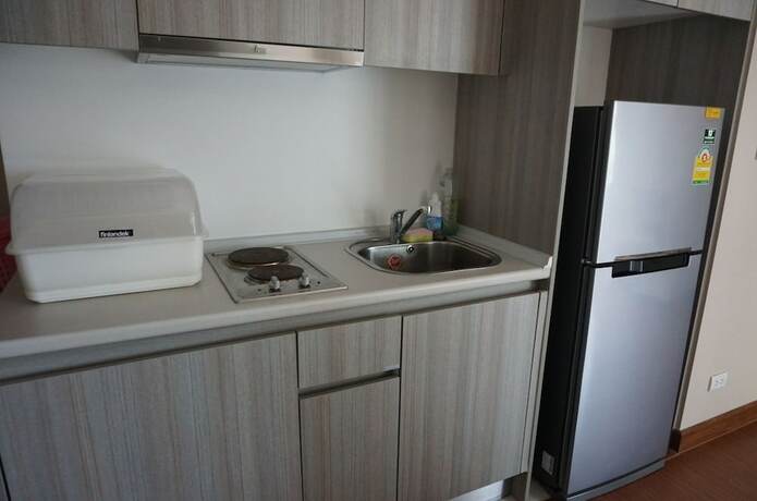 Imagen de la habitación del Hotel J.j Belle Condo In Bangkok. Foto 18