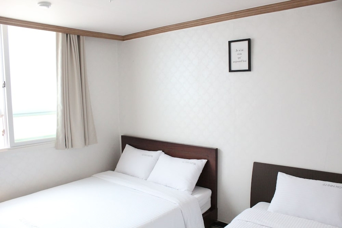 Imagen de la habitación del Hotel Jj Inn. Foto 2