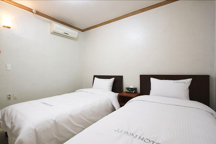 Imagen de la habitación del Hotel Jj Inn. Foto 10
