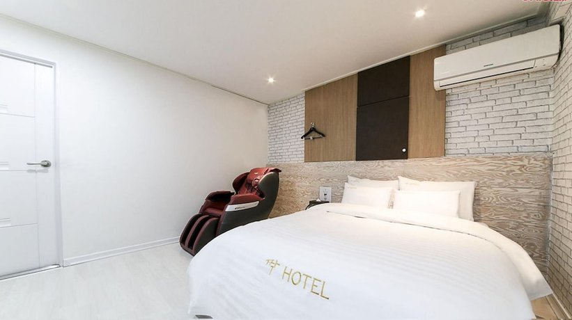 Imagen de la habitación del Hotel Jjack. Foto 8