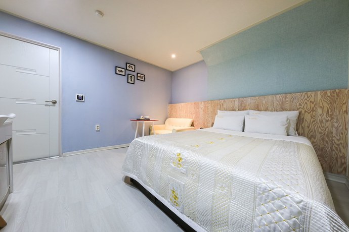 Imagen de la habitación del Hotel Jjack. Foto 13