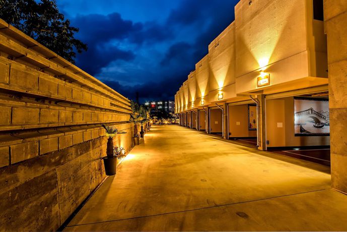 Imagen de los exteriores del Hotel Jk Drive In. Foto 5