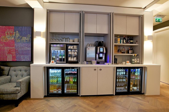 Imagen del bar/restaurante del Hotel Jl No76. Foto 2