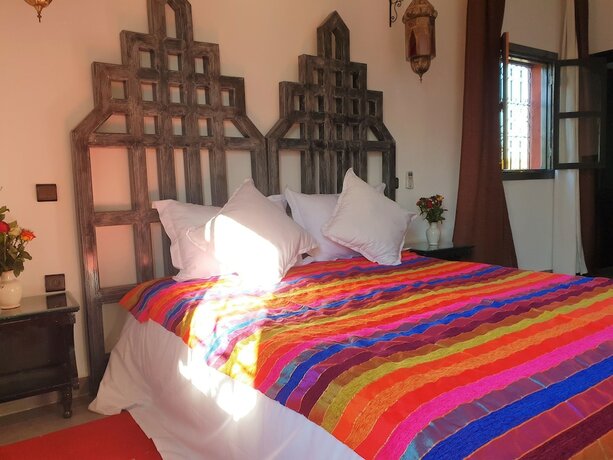 Imagen de la habitación del Hotel Jnan El Arif. Foto 17