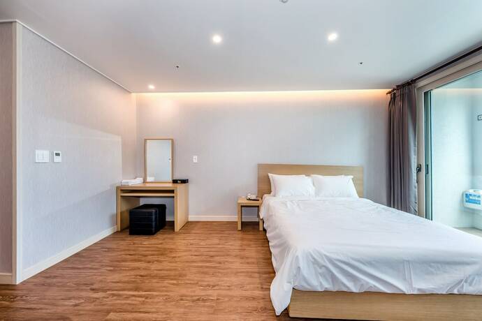Imagen de la habitación del Hotel Jnb Family. Foto 12