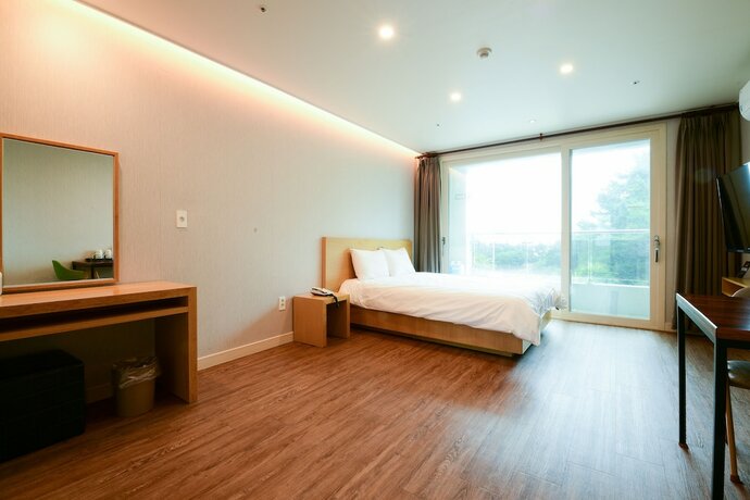 Imagen de la habitación del Hotel Jnb Family. Foto 16