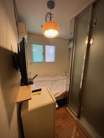 Imagen de la habitación del Hotel Jnineguesthouse. Foto 5