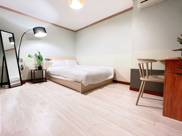 Imagen de la habitación del Hotel Jnineguesthouse. Foto 7
