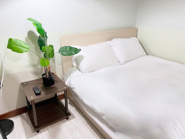 Imagen de la habitación del Hotel Jnineguesthouse. Foto 8