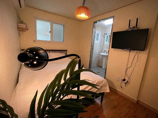 Imagen de la habitación del Hotel Jnineguesthouse. Foto 12