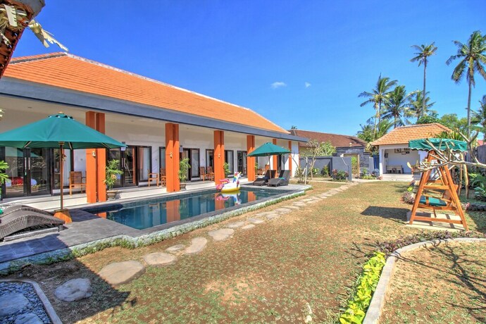 Imagen de la piscina del Hotel Jnj Guest House. Foto 37