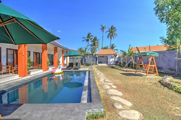 Imagen de la piscina del Hotel Jnj Guest House. Foto 38