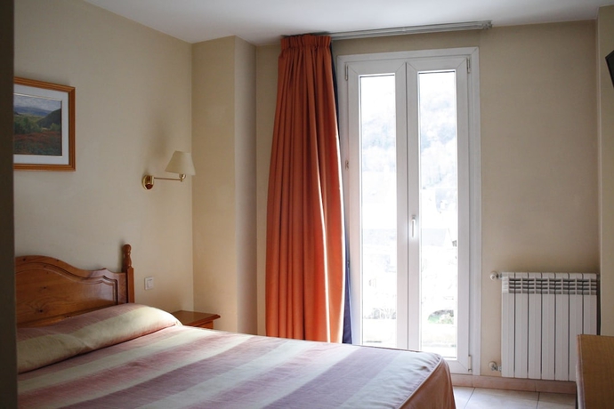 Imagen de la habitación del Hotel Joan Canejan. Foto 4