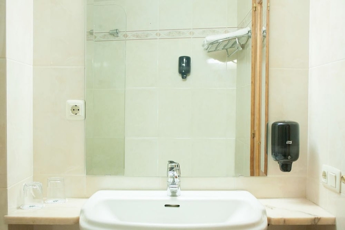 Imagen de la habitación del Hotel Joan Canejan. Foto 5