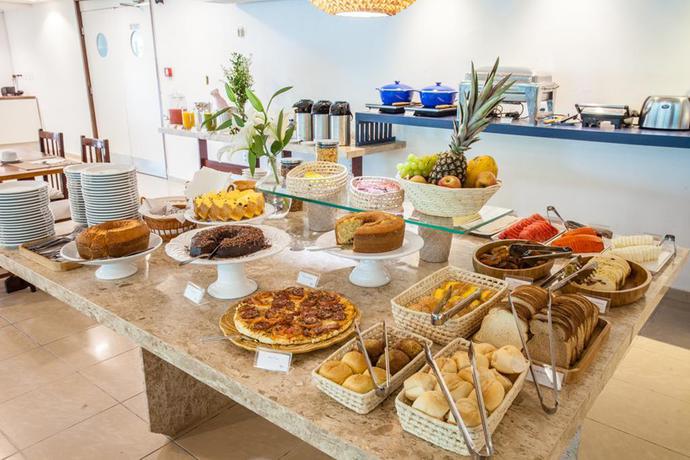 Imagen del bar/restaurante del Hotel João Pessoa Hplus Beach. Foto 5