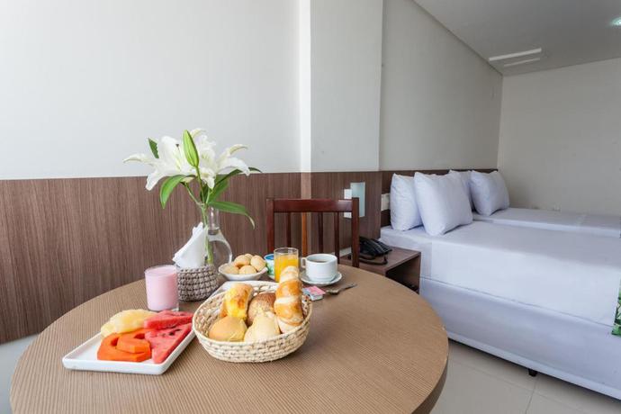 Imagen de la habitación del Hotel João Pessoa Hplus Beach. Foto 9