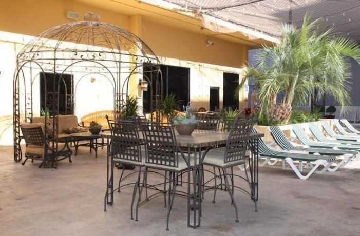 Imagen de la habitación del Hotel Jockey Club Suites. Foto 8