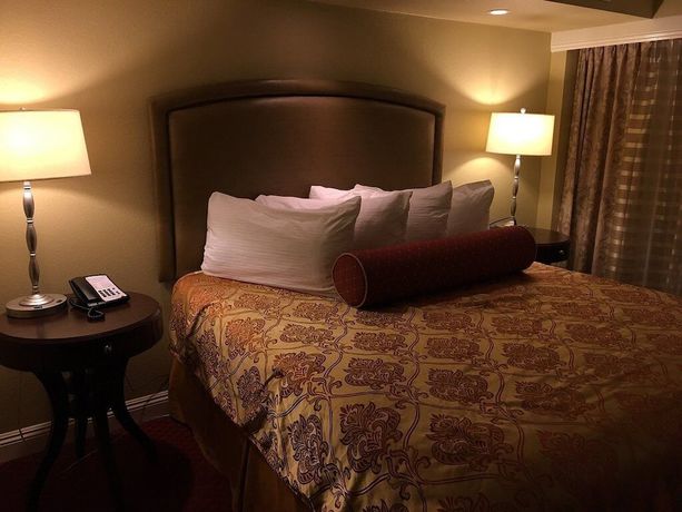 Imagen de la habitación del Hotel Jockey Club Suites. Foto 9