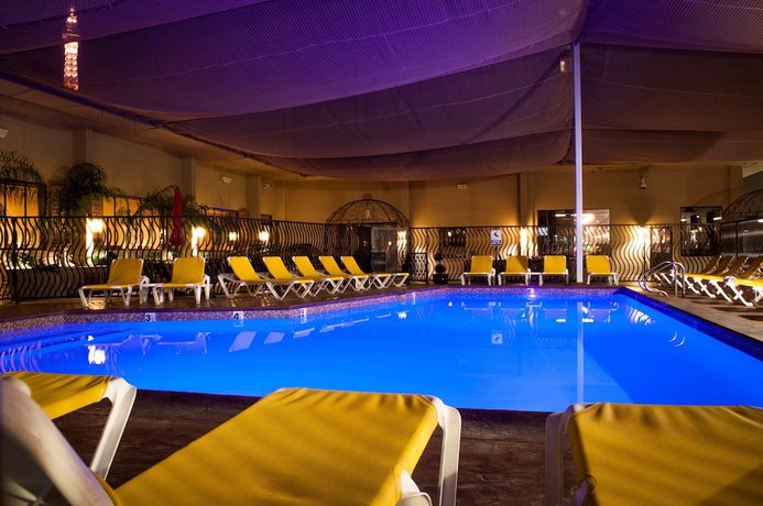 Imagen de la piscina del Hotel Jockey Club Suites. Foto 19