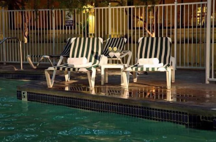 Imagen de la piscina del Hotel Jockey Club Suites. Foto 20