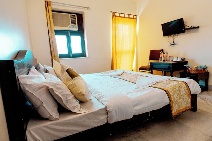 Imagen de la habitación del Hotel Jodhani Regency. Foto 17