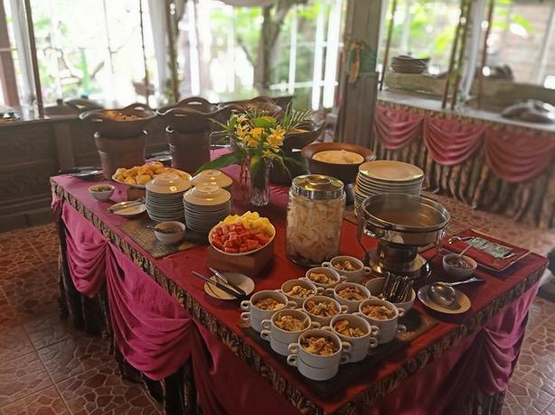 Imagen del bar/restaurante del Hotel Joglo Plawang Boutique Villa. Foto 2