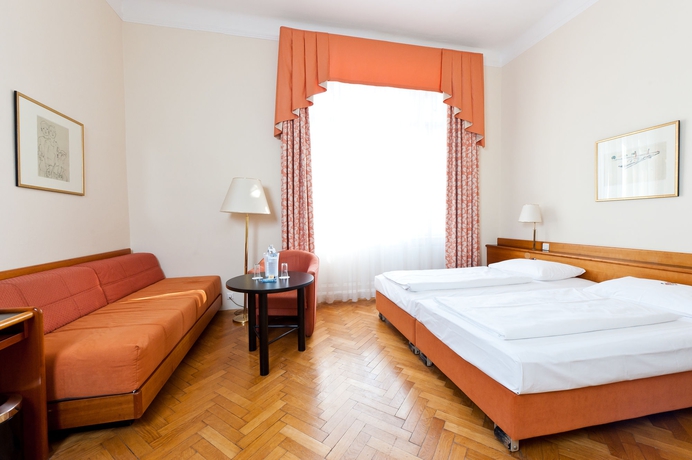 Imagen de la habitación del Hotel Johann Strauss. Foto 9