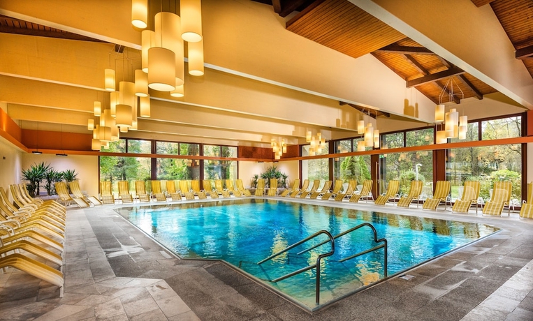 Imagen de la piscina del Hotel Johannesbad Palace. Foto 16