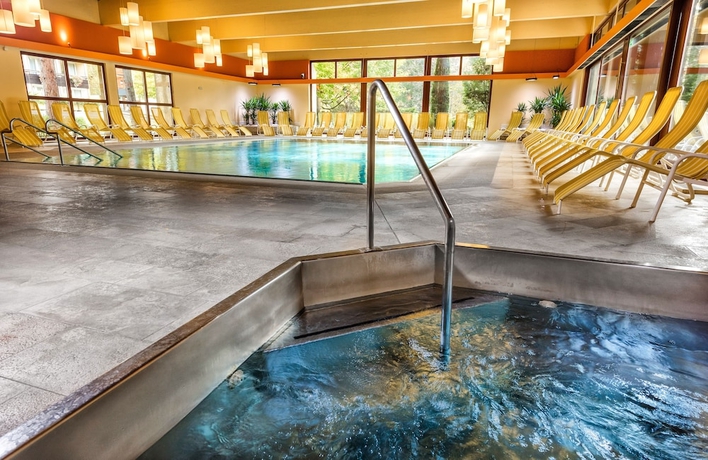 Imagen de la piscina del Hotel Johannesbad Palace. Foto 17