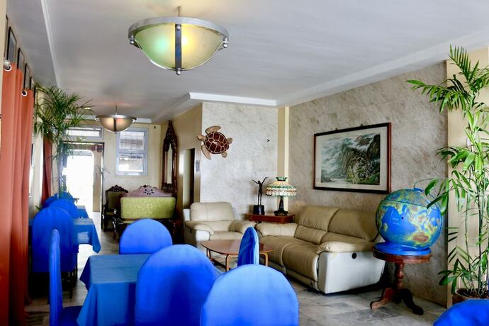 Imagen del bar/restaurante del Hotel Johan's Beach and Dive Resort. Foto 6