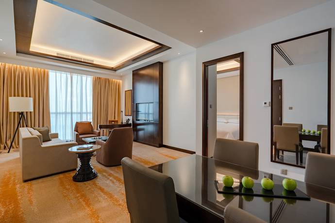 Imagen de la habitación del Hotel Johari Rotana. Foto 3