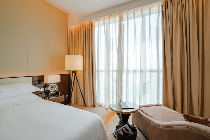 Imagen de la habitación del Hotel Johari Rotana. Foto 12