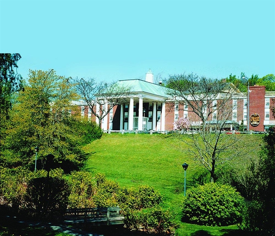 Imagen de los exteriores del Hotel John Carver Inn and Spa. Foto 5