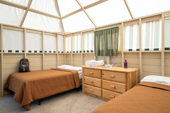 Imagen de la habitación del Hotel John Muir Lodge. Foto 19