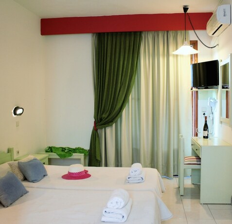 Imagen general del Hotel John and Mary\'s Studios. Foto 5