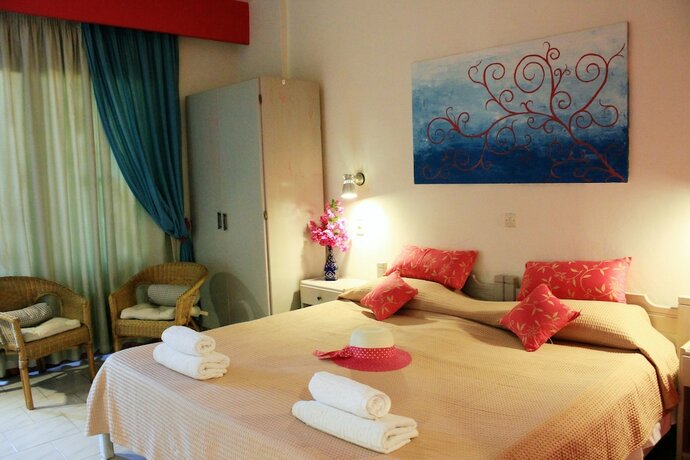 Imagen general del Hotel John and Mary\'s Studios. Foto 6