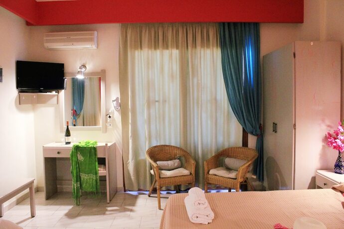 Imagen general del Hotel John and Mary\'s Studios. Foto 10