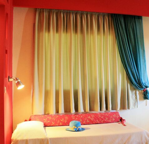Imagen general del Hotel John and Mary\'s Studios. Foto 12