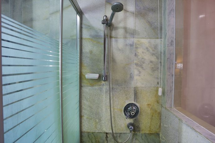 Imagen de la habitación del Hotel Johns Pardede International. Foto 9