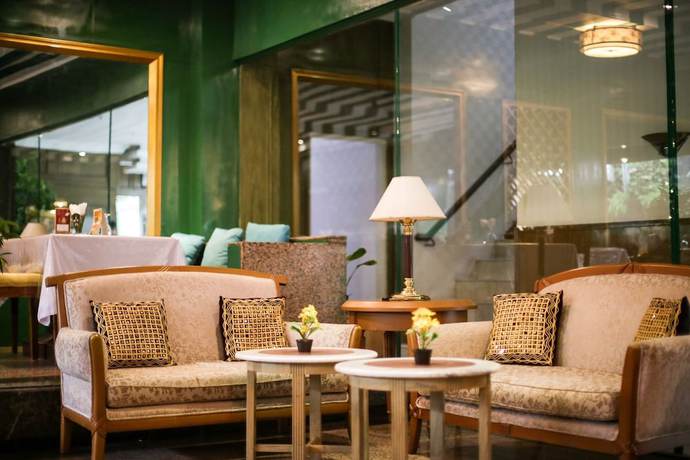 Imagen de los interiores del Hotel Johns Pardede International. Foto 19