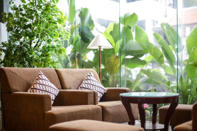 Imagen de los interiores del Hotel Johns Pardede International. Foto 20