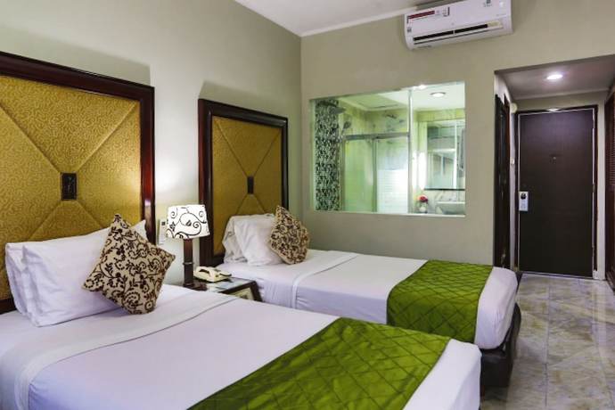 Imagen de la habitación del Hotel Johns Pardede International. Foto 17